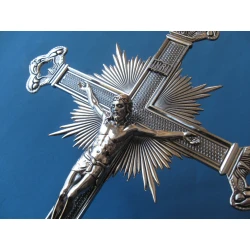 Krzyż metalowy niklowany  na ścianę 34,5 cm